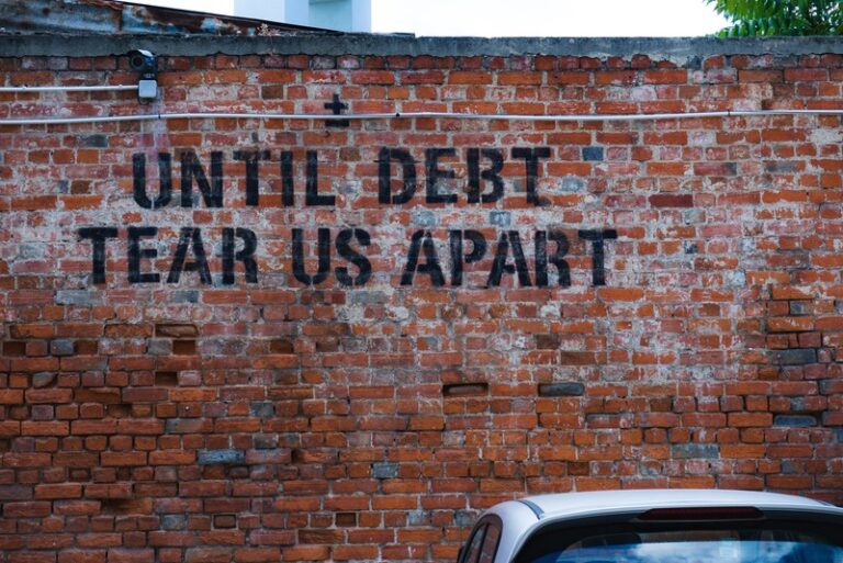 Read more about the article HOW DO WE NAVIGATE OUR WAY AROUND THESE INTEREST RATES! FALL 2023 NEWS