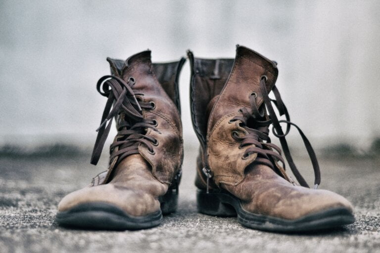 Read more about the article BOOTS AND SHOES: TRANSFORM YOUR STRIDE AND REIGN SUPREME